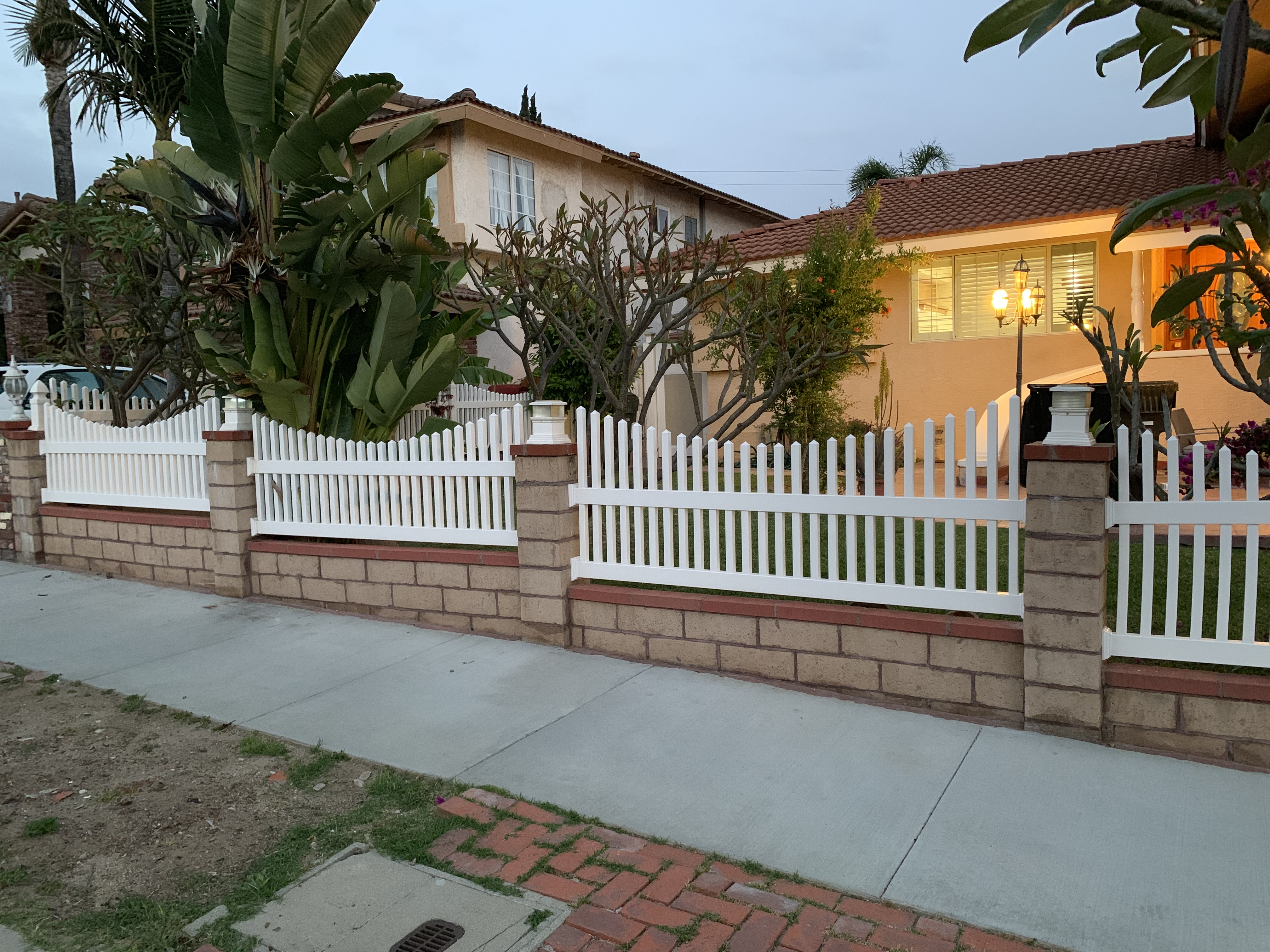 Vinyl Fencing Contractor in Orange County Vinyl Fence Contractor in OC